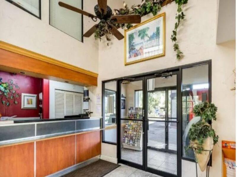 Econo Lodge Palm Harbor - Clearwater المظهر الخارجي الصورة
