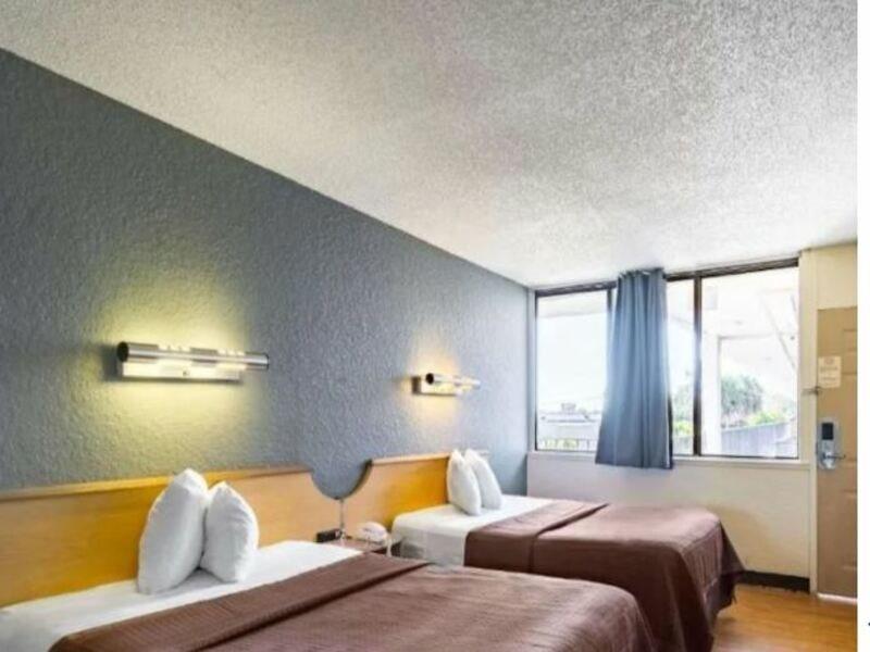 Econo Lodge Palm Harbor - Clearwater المظهر الخارجي الصورة