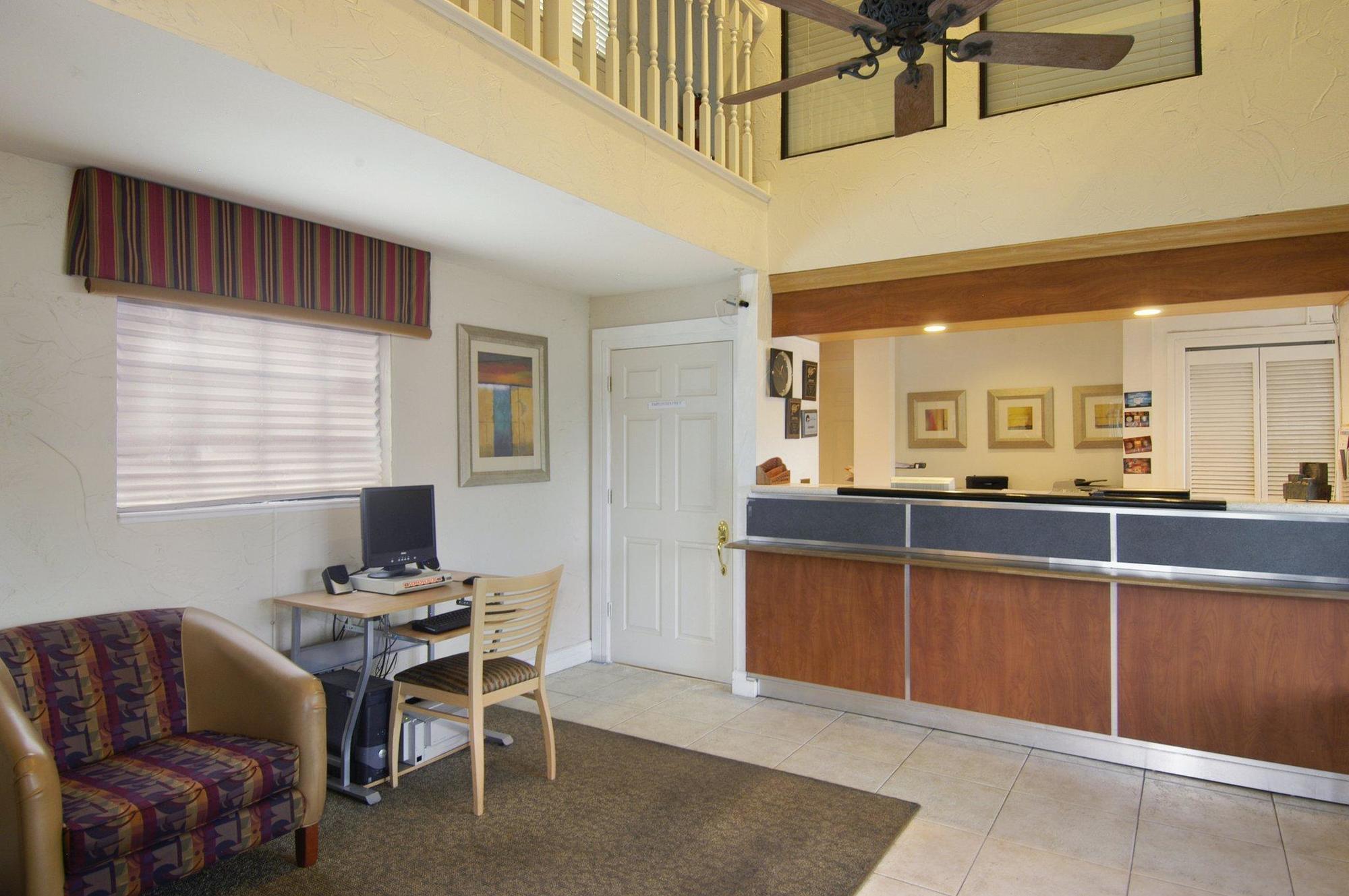 Econo Lodge Palm Harbor - Clearwater المظهر الخارجي الصورة