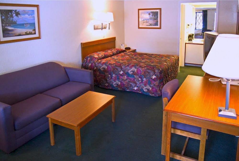 Econo Lodge Palm Harbor - Clearwater المظهر الخارجي الصورة