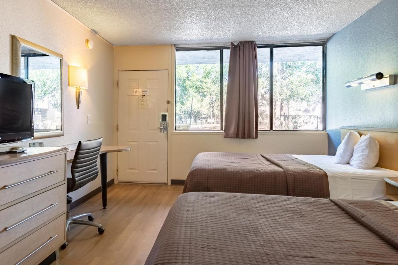 Econo Lodge Palm Harbor - Clearwater المظهر الخارجي الصورة