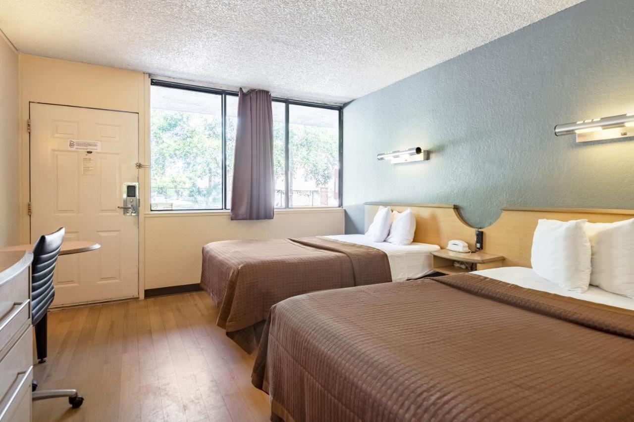 Econo Lodge Palm Harbor - Clearwater المظهر الخارجي الصورة