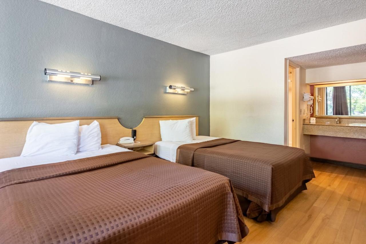 Econo Lodge Palm Harbor - Clearwater المظهر الخارجي الصورة