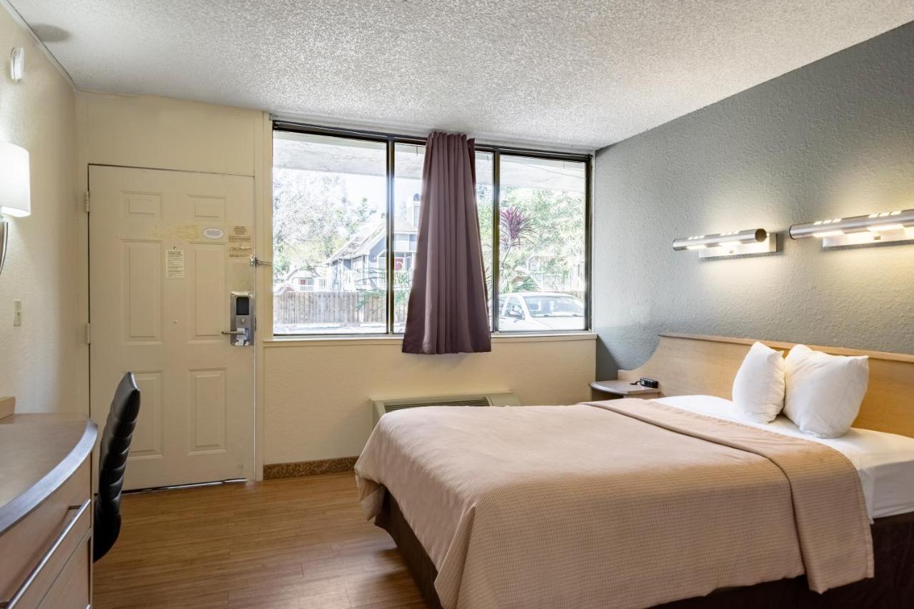 Econo Lodge Palm Harbor - Clearwater المظهر الخارجي الصورة
