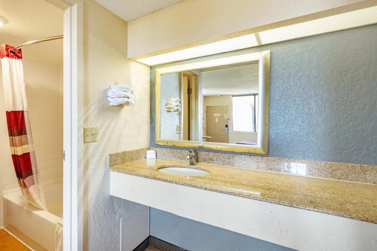 Econo Lodge Palm Harbor - Clearwater المظهر الخارجي الصورة