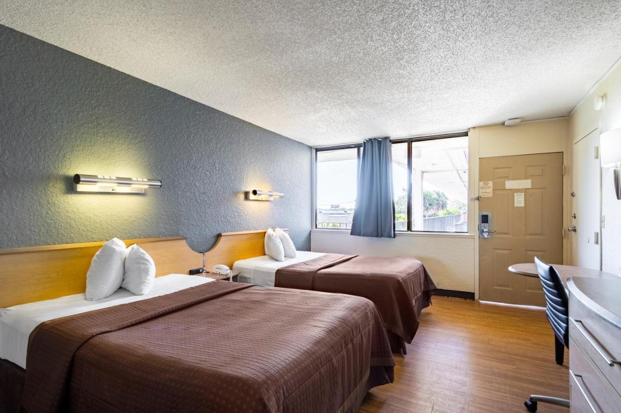 Econo Lodge Palm Harbor - Clearwater المظهر الخارجي الصورة