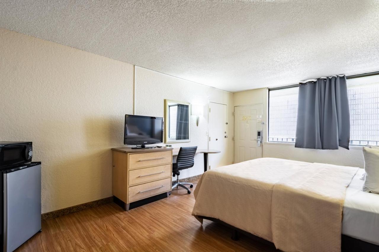 Econo Lodge Palm Harbor - Clearwater المظهر الخارجي الصورة