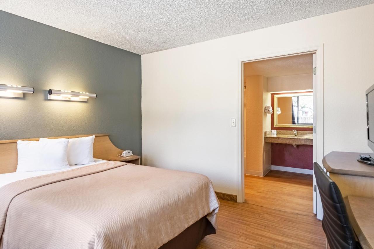 Econo Lodge Palm Harbor - Clearwater المظهر الخارجي الصورة