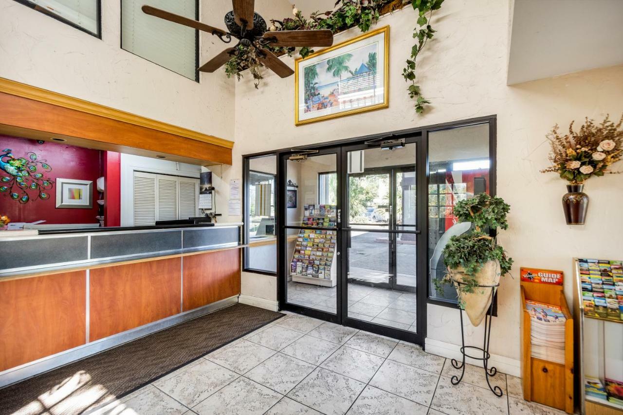 Econo Lodge Palm Harbor - Clearwater المظهر الخارجي الصورة