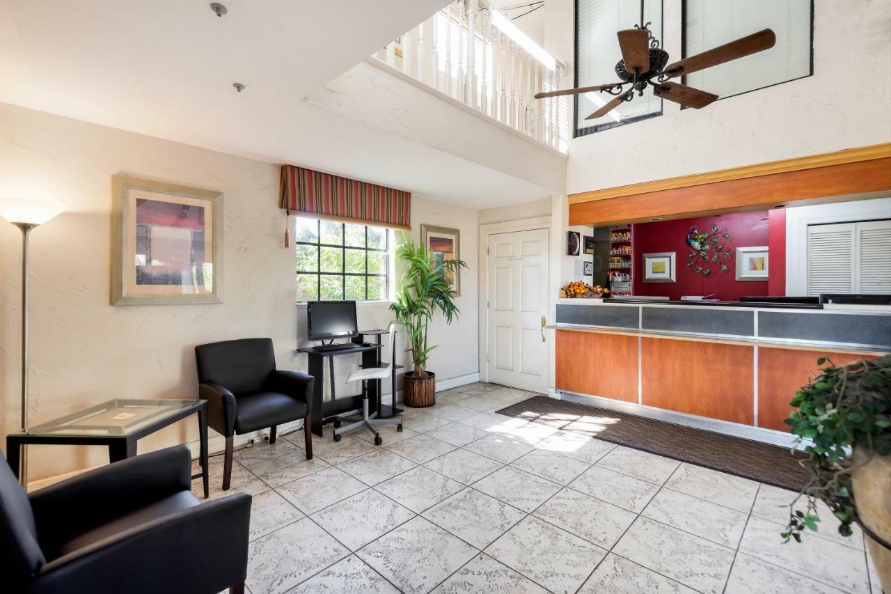 Econo Lodge Palm Harbor - Clearwater المظهر الخارجي الصورة